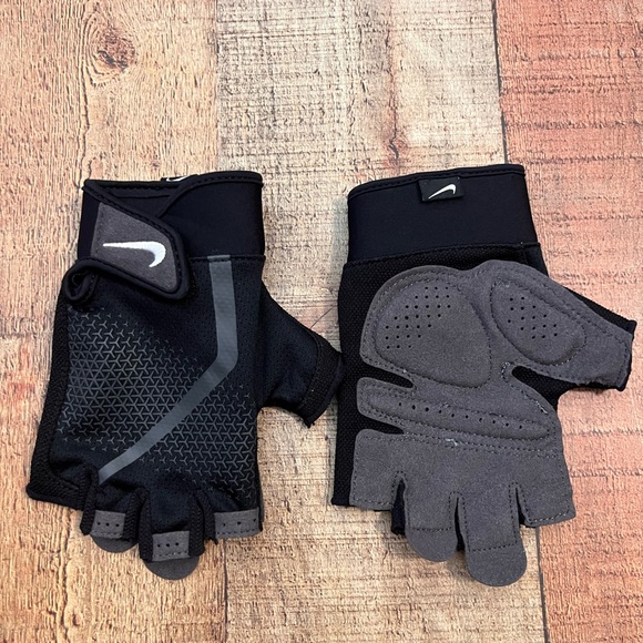 NIKE Men's Extreme Fitness Gloves - Picture 6 of 7